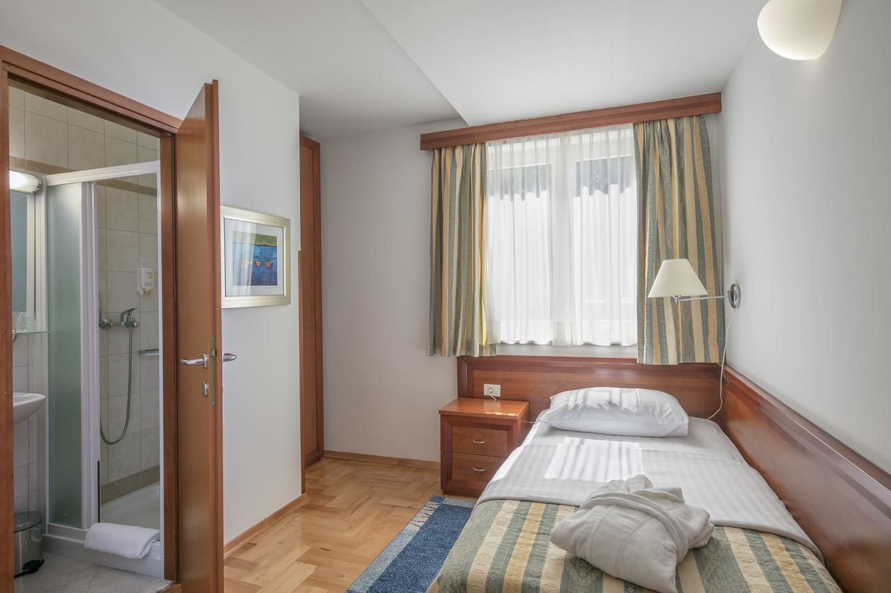 Apartments Punta Veli Lošinj Szoba fotó